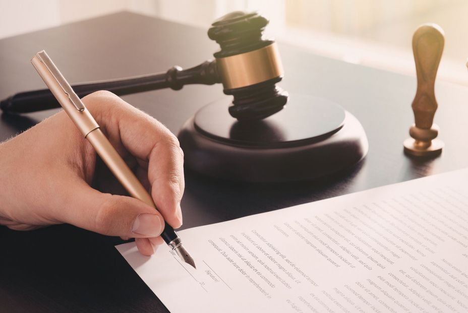 El Ministerio de Justicia impulsa la expedición automática de certificados de últimas voluntades. foto: Bigstock