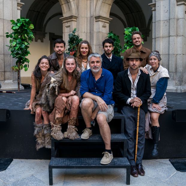 EuropaPress 3889268 compania colectivo allatok posa director ernesto arias despues actuacion EuropaPress 3889268 compania colectivo allatok posa director ernesto arias despues actuacion