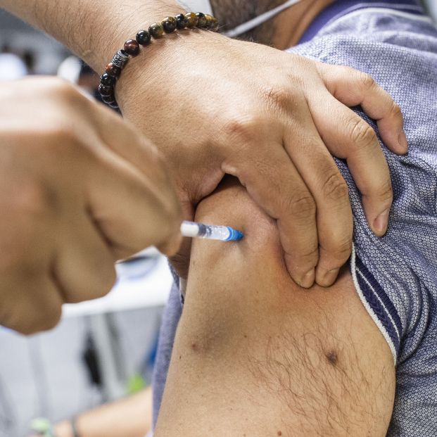 Tercera dosis: útil en el corto plazo, pero no garantiza acabar con la pandemia Tercera dosis: útil en el corto plazo, pero no garantiza acabar con la pandemia