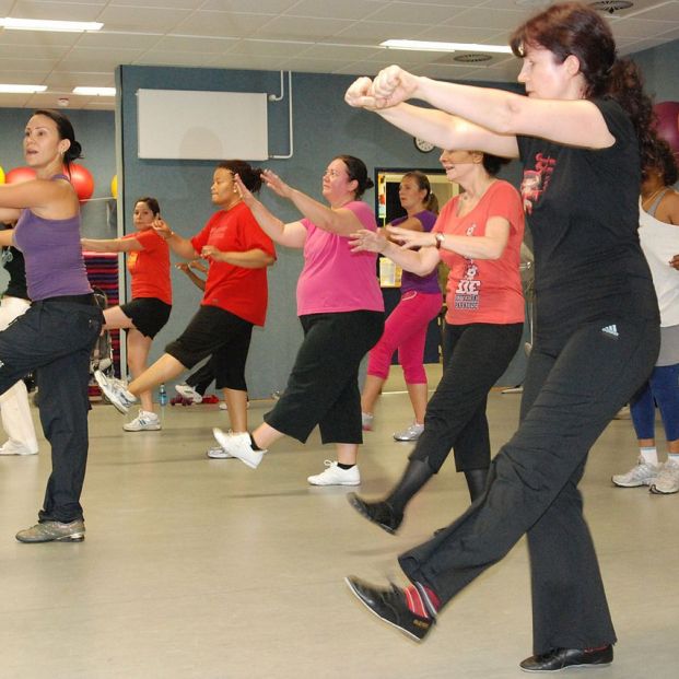 Mujeres practicando zumba (Creative commons) Mujeres practicando zumba (Creative commons)