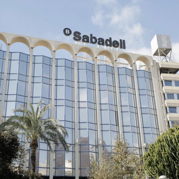El banco Sabadell abonará las pensiones este mes el día 24 El banco Sabadell abonará las pensiones este mes el día 24