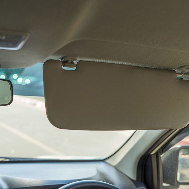 Visera solar del coche (Foto: Bigstock) Visera solar del coche (Foto: Bigstock)