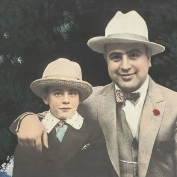 capone con su hijo capone con su hijo