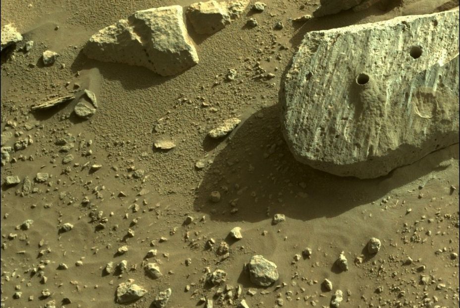 EuropaPress 3922192 roca rochette muestra dos orificios obtencion muestras EuropaPress 3922192 roca rochette muestra dos orificios obtencion muestras