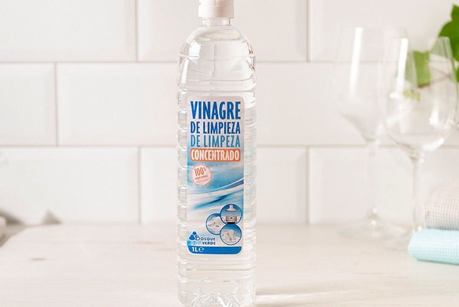 El truco viral para que la vitrocerámica de la cocina quede "como un espejo"