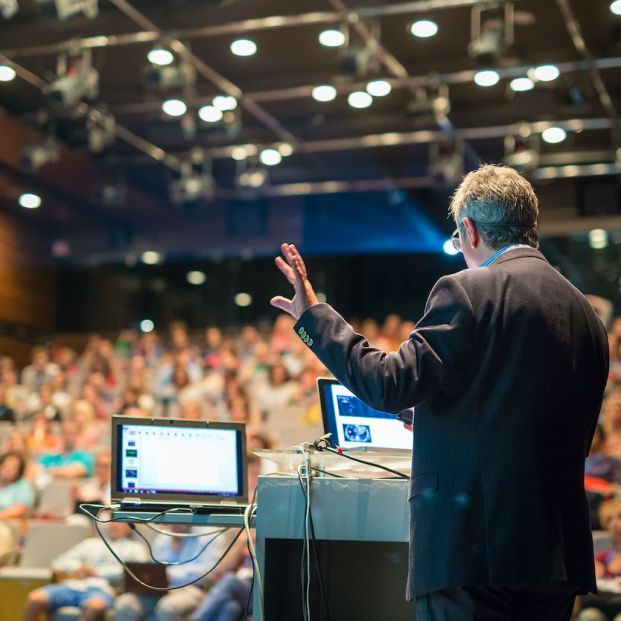 bigstockSeniors en la universidad