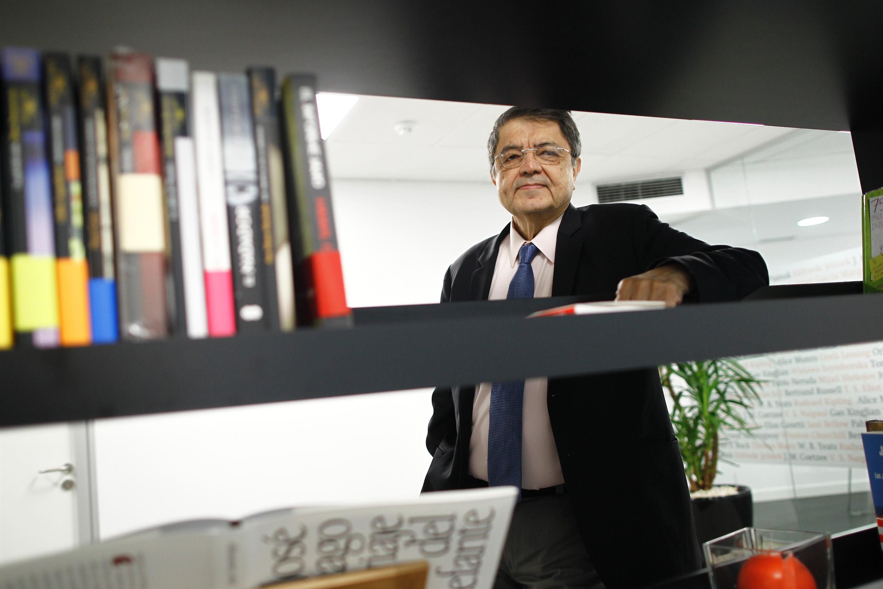 El exvicepresidente nicaraguense presenta su nueva novela, 'Tongolele no sabía bailar'