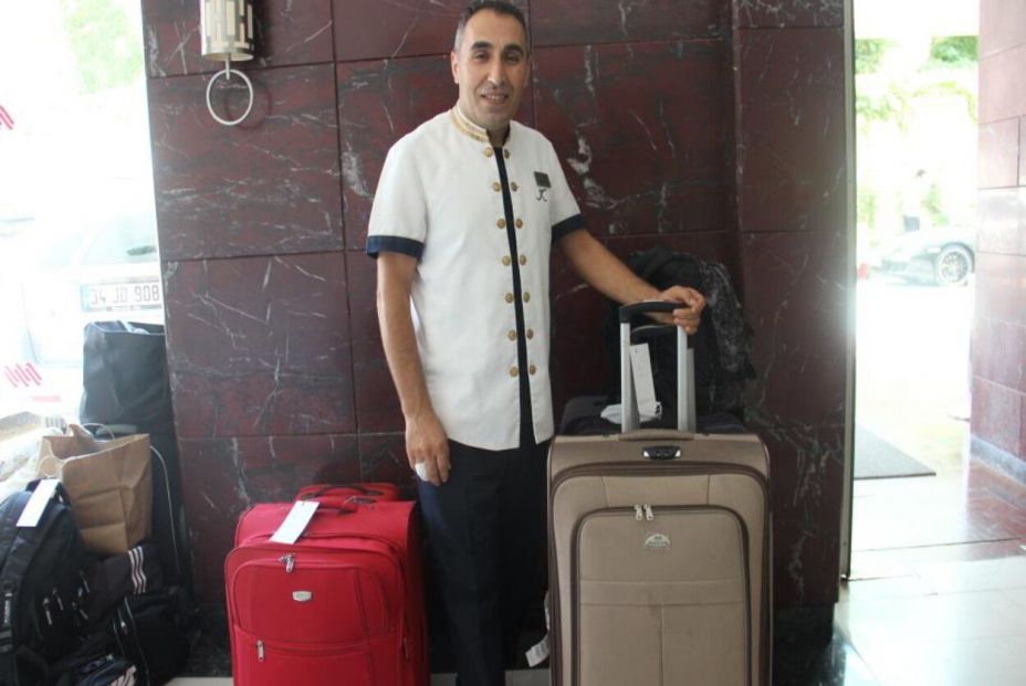 Un botones hereda la fortuna de un cliente millonario Un botones hereda la fortuna de un cliente millonario