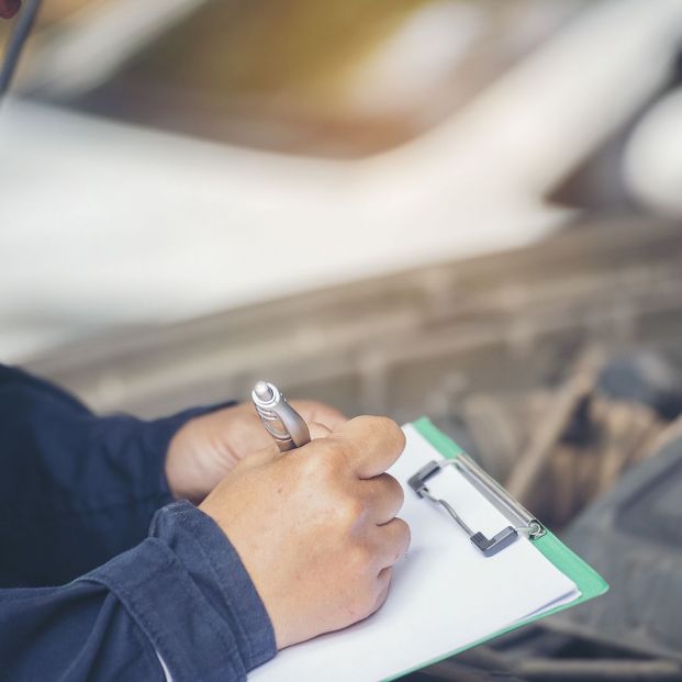 Diez razones por las que tu coche podría no pasar la ITV (Foto Bigstock)