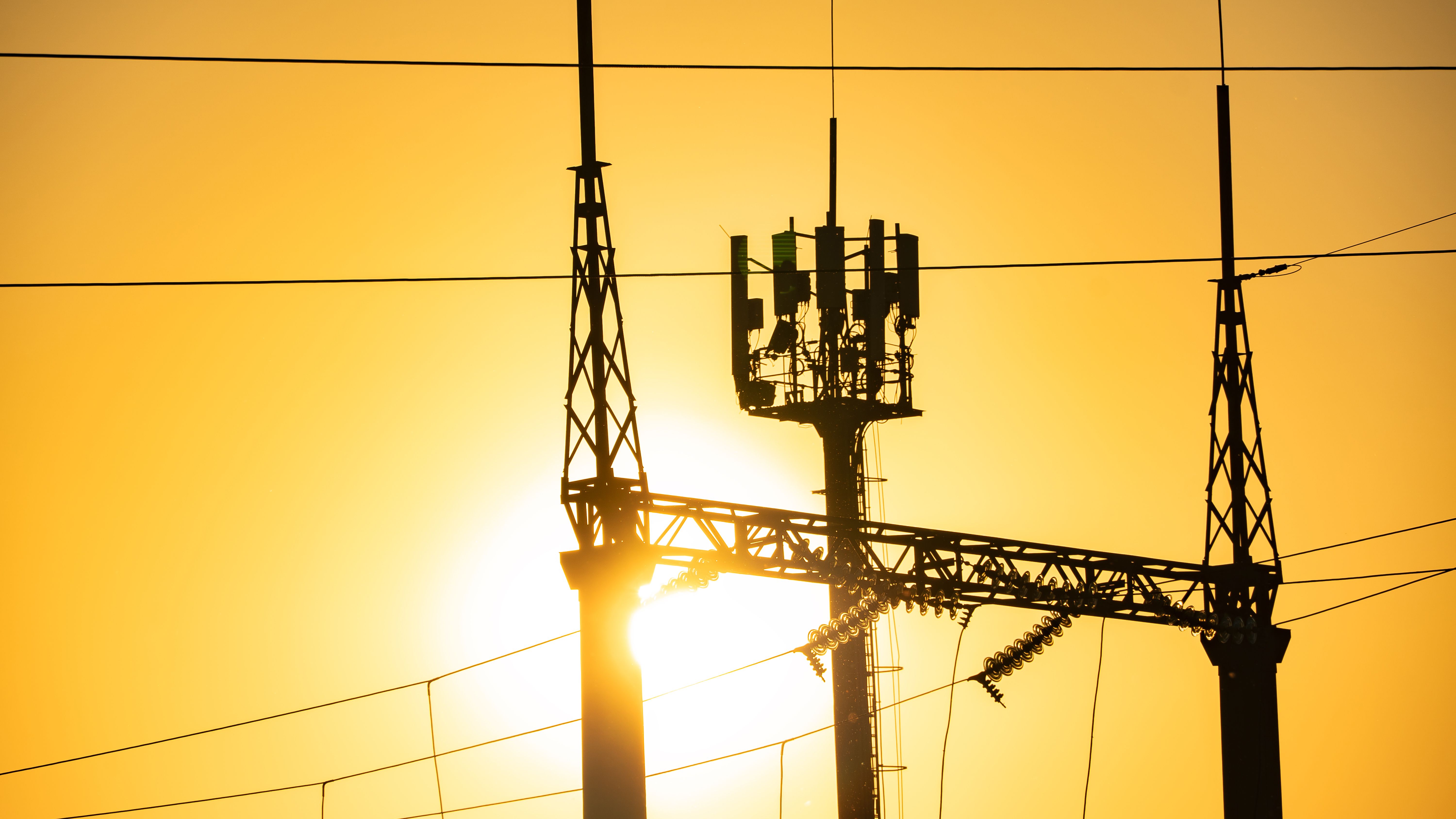 Los pequeños negocios tienen que dedicar 80 minutos de trabajo al día para pagar la luz
