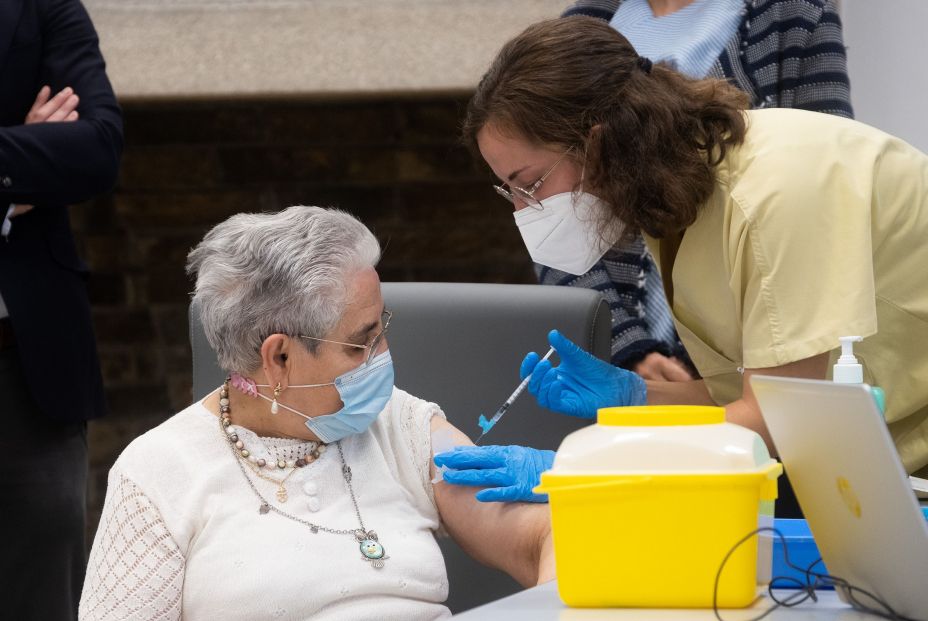 EuropaPress 3950022 nieves cabo recibe tercera dosis pfizer dosis extra residencia santiago EuropaPress 3950022 nieves cabo recibe tercera dosis pfizer dosis extra residencia santiago