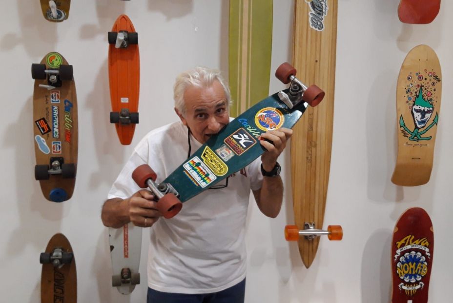 La vida sobre ruedas de Doc Caribbean, el imparable 'skater' de 68 años: "Seguiré hasta que pueda" La vida sobre ruedas de Doc Caribbean, el imparable 'skater' de 68 años: "Seguiré hasta que pueda"