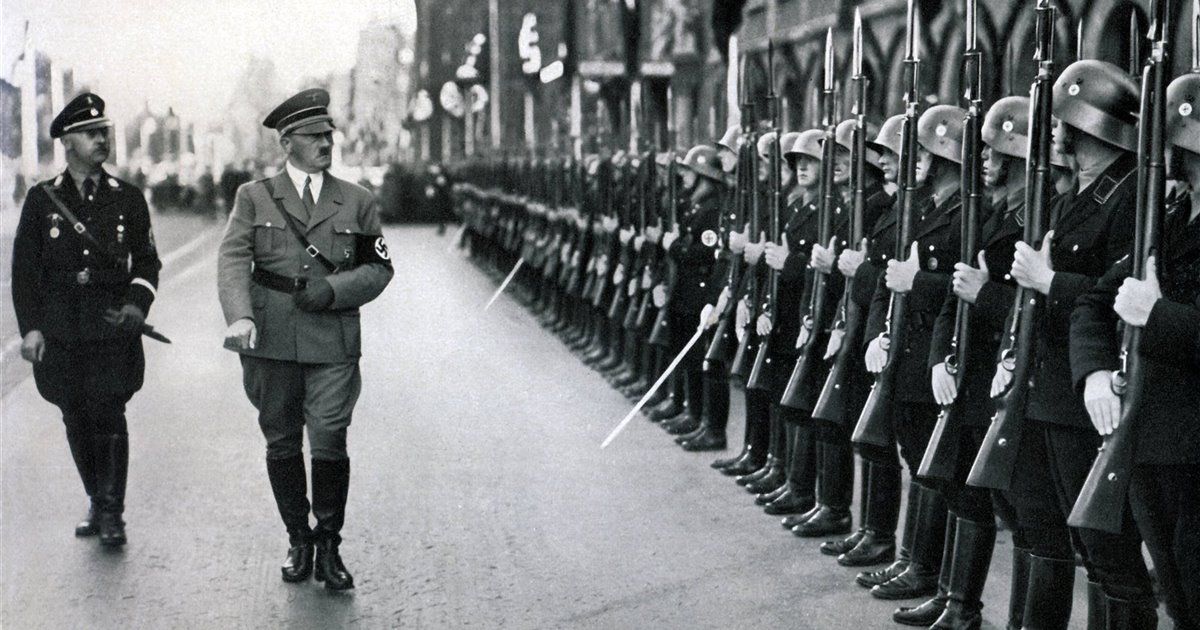 Hitler pasa revista Hitler pasa revista