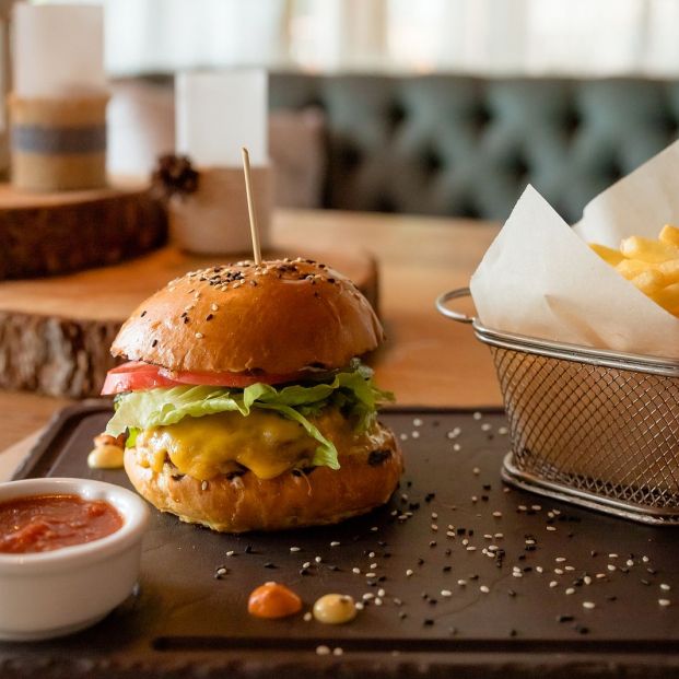 La comida basura no te ayudará si tienes problemas de erección (bigstock)