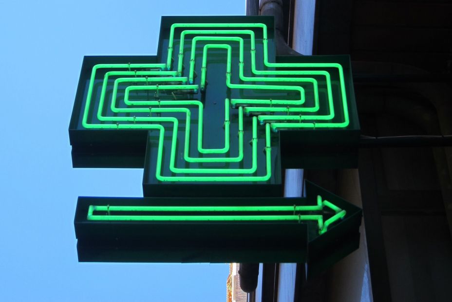 Las farmacias colaborarán con la Guardia Civil para prevenir casos de abusos a personas mayores Las farmacias colaborarán con la Guardia Civil para prevenir casos de abusos a personas mayores