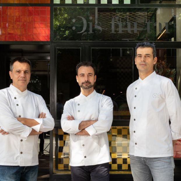 Mateu Casañas, Oriol Castro y Eduard Xatruch, chefs de Disfrutar. Foto: Disfrutar Mateu Casañas, Oriol Castro y Eduard Xatruch, chefs de Disfrutar. Foto: Disfrutar