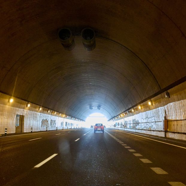 ¿Se puede estacionar en un túnel? La DGT te pone a prueba con esta pregunta. Foto: Europa Press ¿Se puede estacionar en un túnel? La DGT te pone a prueba con esta pregunta. Foto: Europa Press