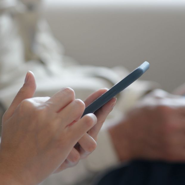 Los adolescentes piensan que sus padres están obsesionados por hacerles fotos y compartirlas en las redes sociales. (Foto: Bigstock) Los adolescentes piensan que sus padres están obsesionados por hacerles fotos y compartirlas en las redes sociales. (Foto: Bigstock)