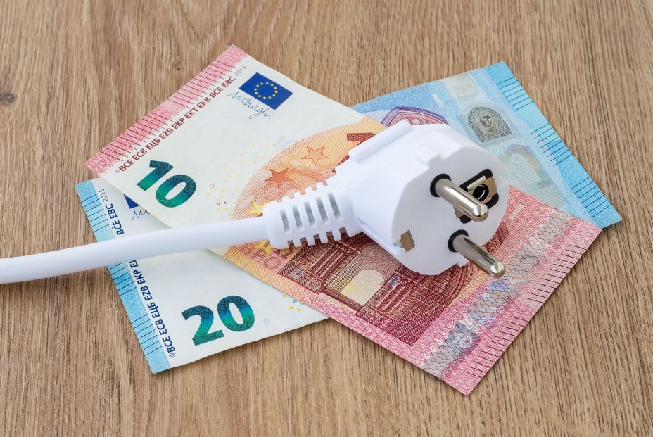 La OCU advierte que el recibo medio de la luz de octubre superará los 100 euros. Foto: Bigstock La OCU advierte que el recibo medio de la luz de octubre superará los 100 euros. Foto: Bigstock