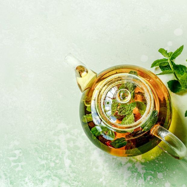 bigstock Menta fresca en infusión para la garganta bigstock Menta fresca en infusión para la garganta