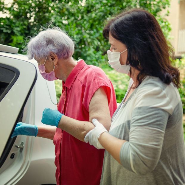 El perfil de la persona cuidadora: mujer, 55 años, con hijos y sin empleo remunerado