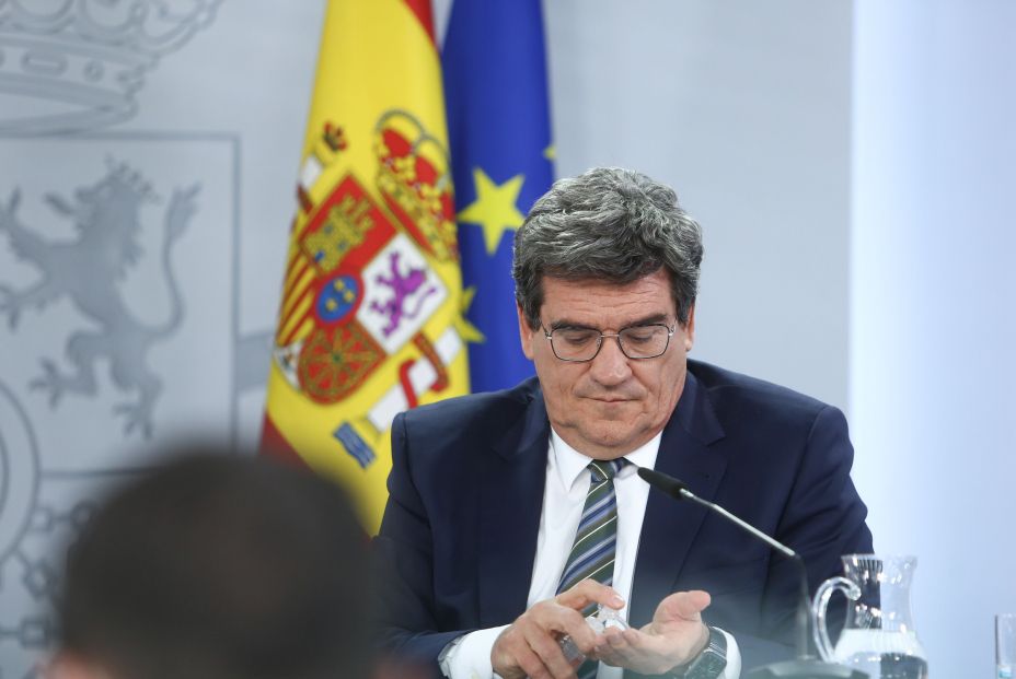 Subida de cotizaciones: Escrivá quiere que la empresa pague un 0,4% más y el empleado, un 0,2% Subida de cotizaciones: Escrivá quiere que la empresa pague un 0,4% más y el empleado, un 0,2%