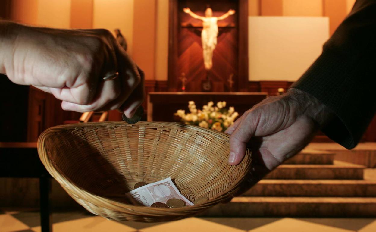 El coronavirus vacía el cepillo de la Iglesia: sus ingresos caen en un tercio
