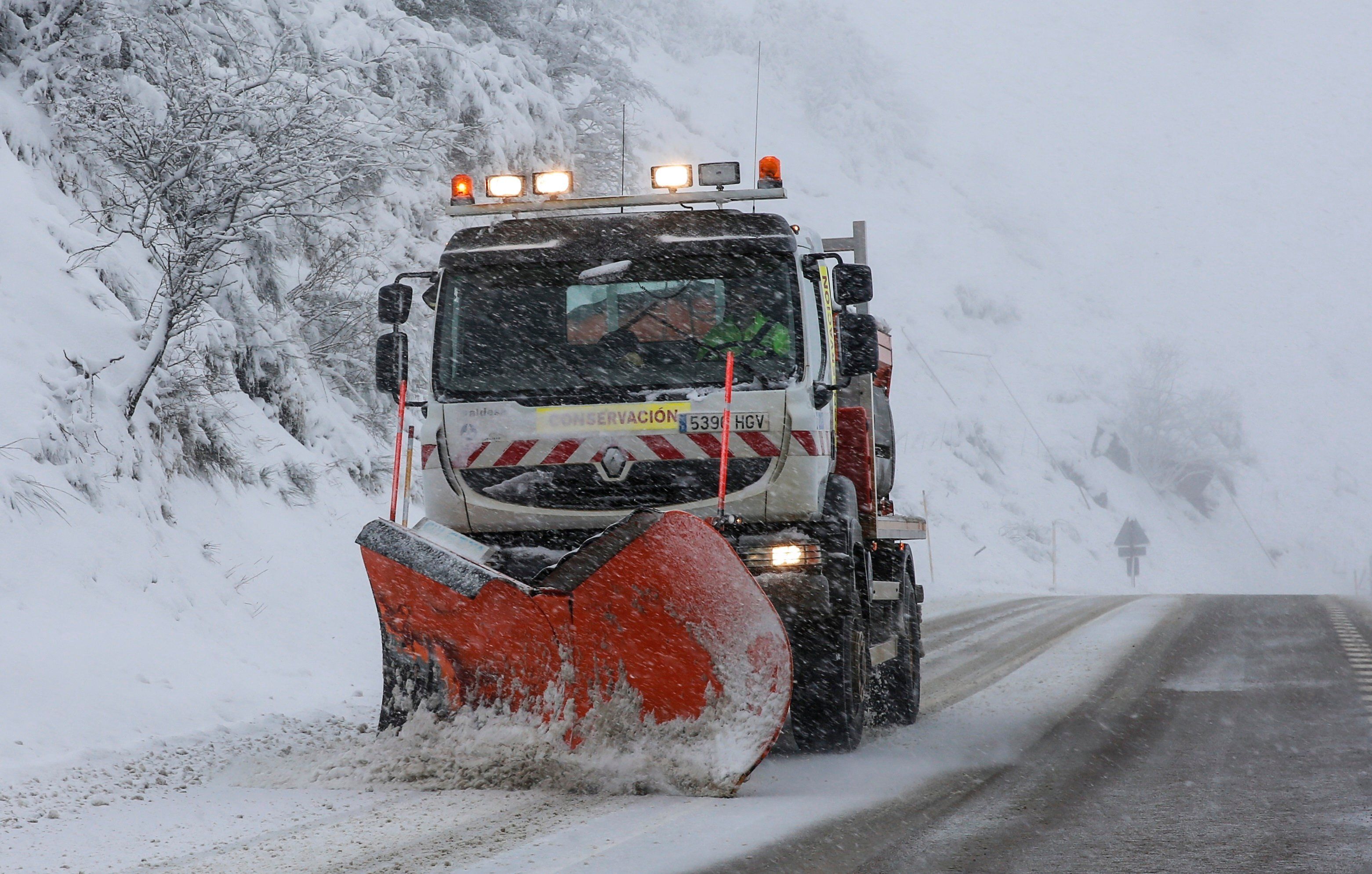 Así es el código de colores de la DGT de alerta por nevadas en las carreteras