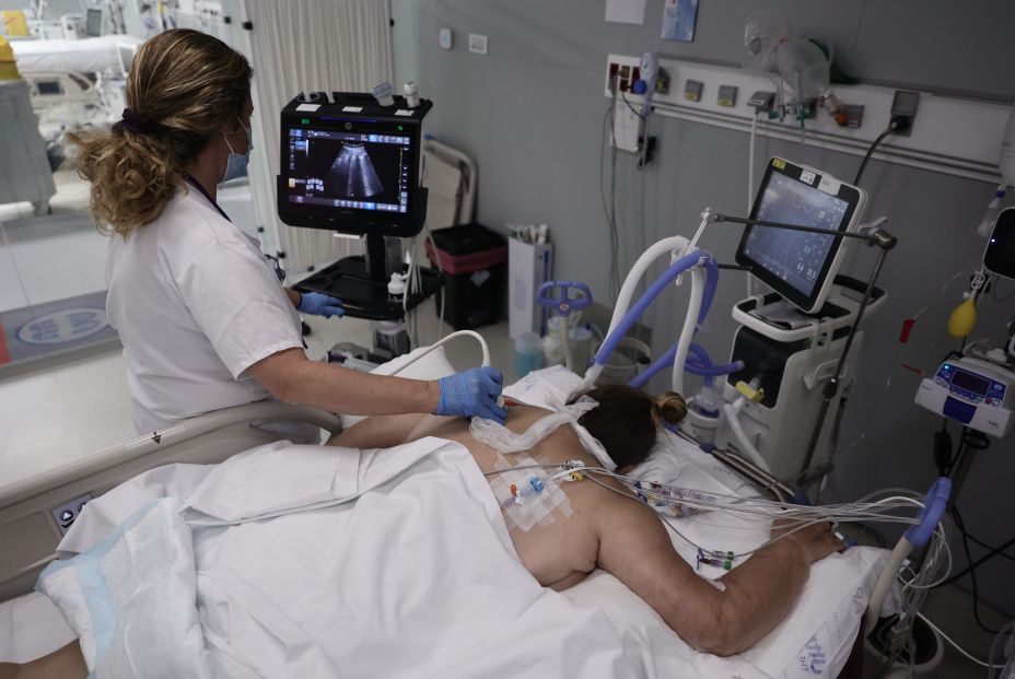 Caos en las urgencias y centros de salud por ómicron: “Vamos a acabar saturados en Navidad” Caos en las urgencias y centros de salud por ómicron: “Vamos a acabar saturados en Navidad”