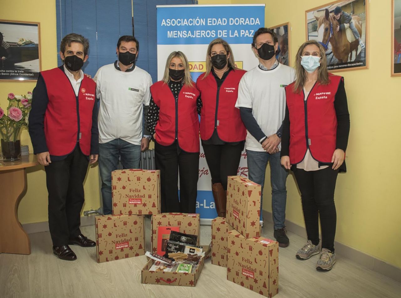 Fundación MAPFRE entrega 1.000 cestas de navidad a personas mayores que viven solas