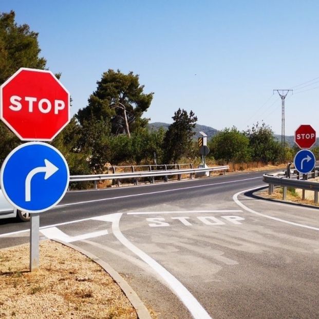 EuropaPress 1678363 baleares el consell ibiza senaliza rotondas pinta cruces ses paises EuropaPress 1678363 baleares el consell ibiza senaliza rotondas pinta cruces ses paises