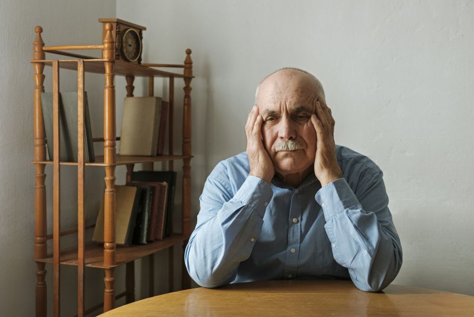 Hombre preocupado por problemas de erección (bigstock)