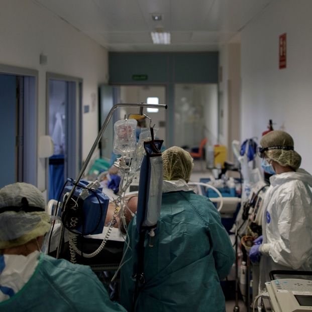 Ómicron ya está en los hospitales: "Estamos rozando una situación crítica que irá a peor" Ómicron ya está en los hospitales: "Estamos rozando una situación crítica que irá a peor"