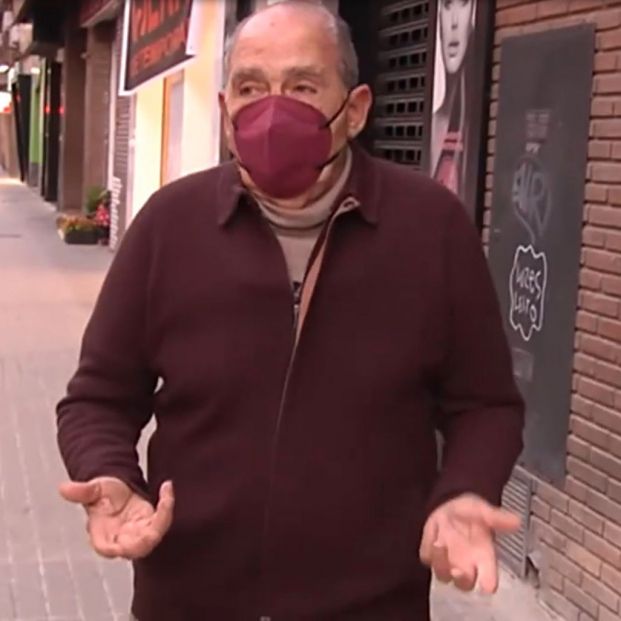 El mensaje de Carlos a los bancos: "Los mayores nos sentimos apartados y tratados como idiotas" El mensaje de Carlos a los bancos: "Los mayores nos sentimos apartados y tratados como idiotas"