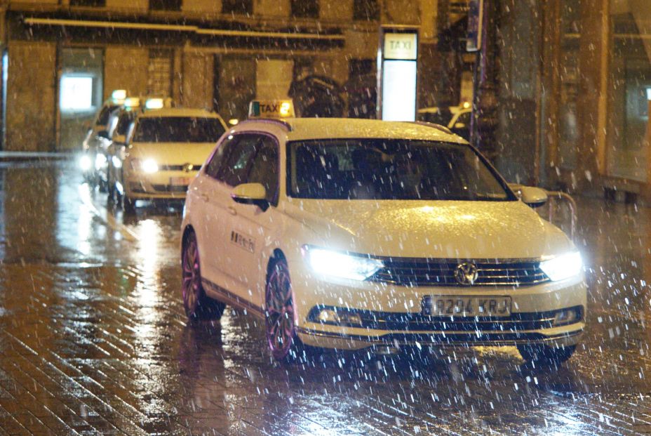 La DGT advierte: ¿qué debes hacer en días de lluvia para evitar accidentes? La DGT advierte: ¿qué debes hacer en días de lluvia para evitar accidentes?