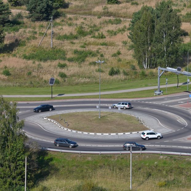 coches rotonda guardia civil coches rotonda guardia civil