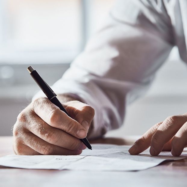 trabajador redactando trabajador redactando