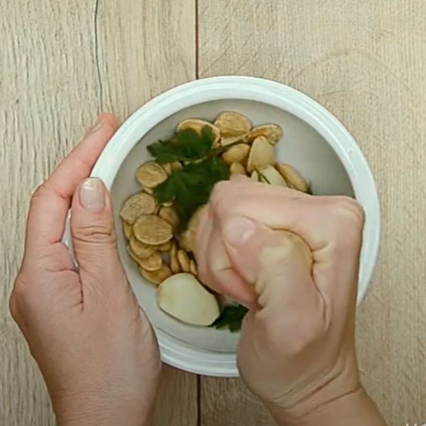 Guiso de pollo o pava con pelotas, receta murciana tradicional Guiso de pollo o pava con pelotas, receta murciana tradicional