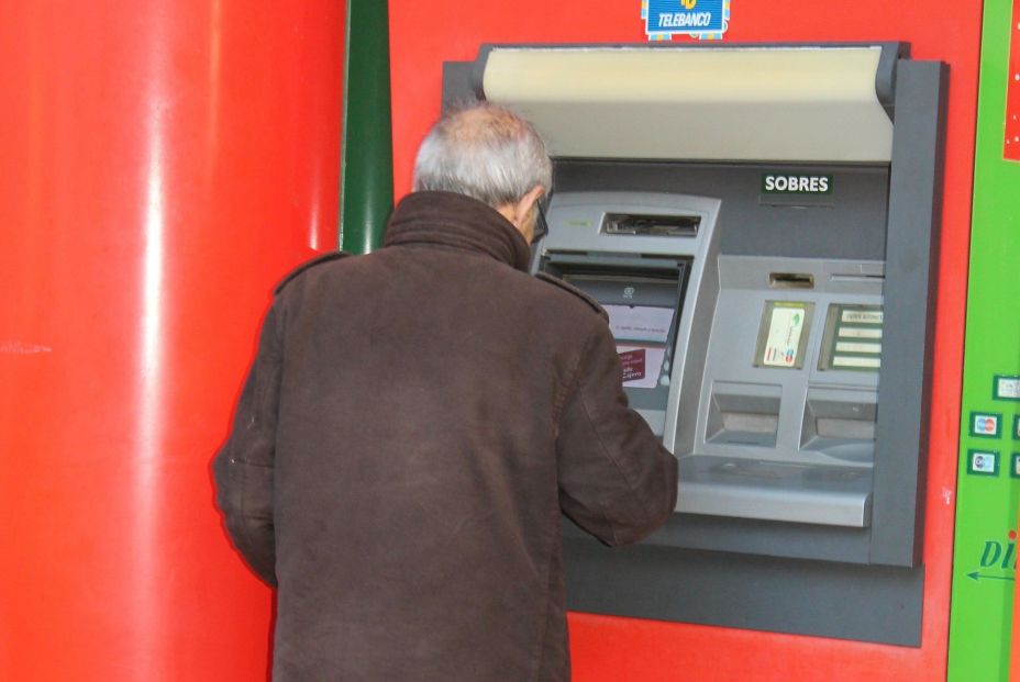 CEOMA, sobre los bancos y los mayores. Foto: Europa Press