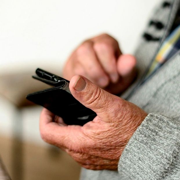 Administración, sanidad, gas, telecomunicaciones: los problemas de los mayores no acaban en la banca. Foto: Europa Press Administración, sanidad, gas, telecomunicaciones: los problemas de los mayores no acaban en la banca. Foto: Europa Press