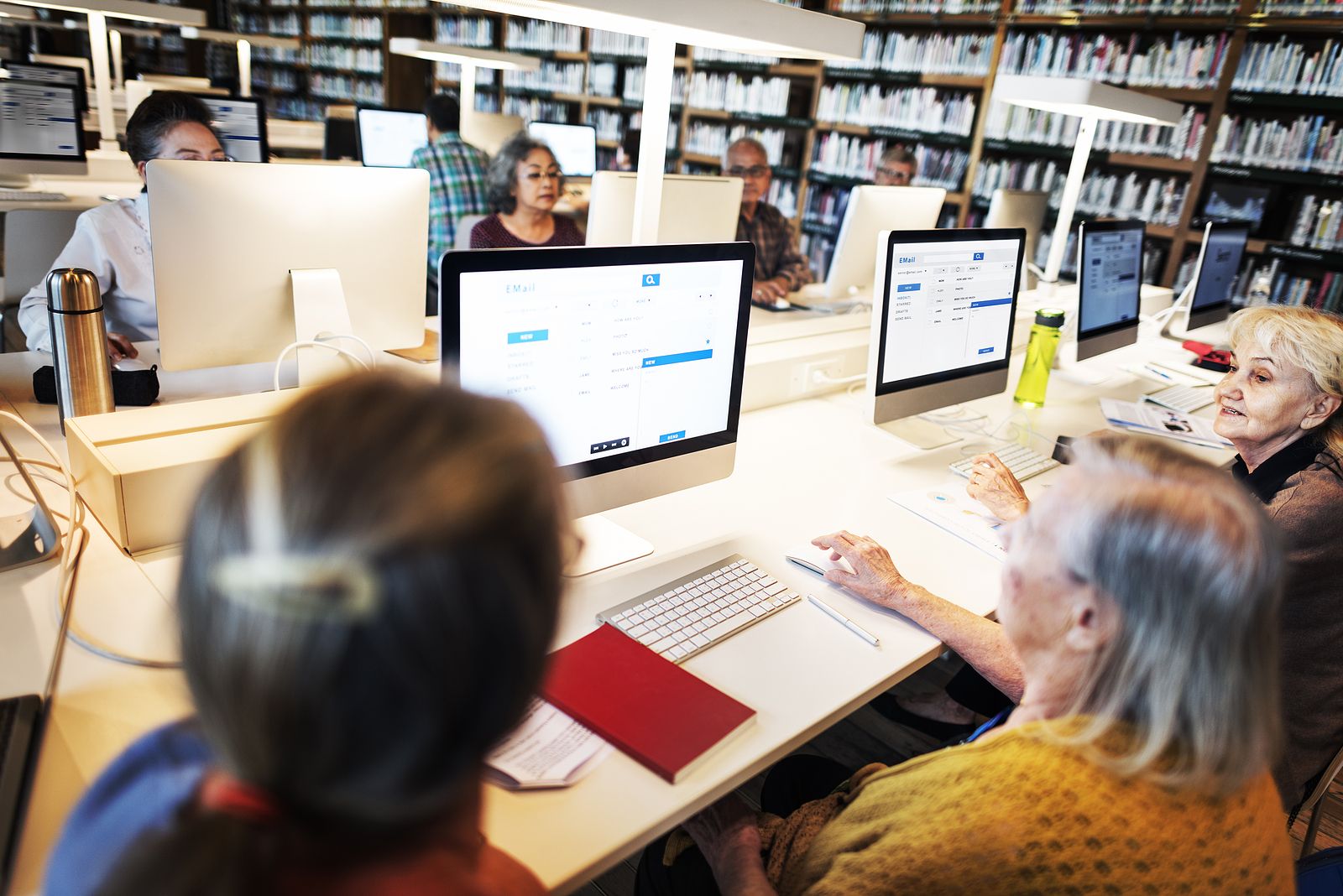 Los problemas con la digitalización no solo afectan a los mayores