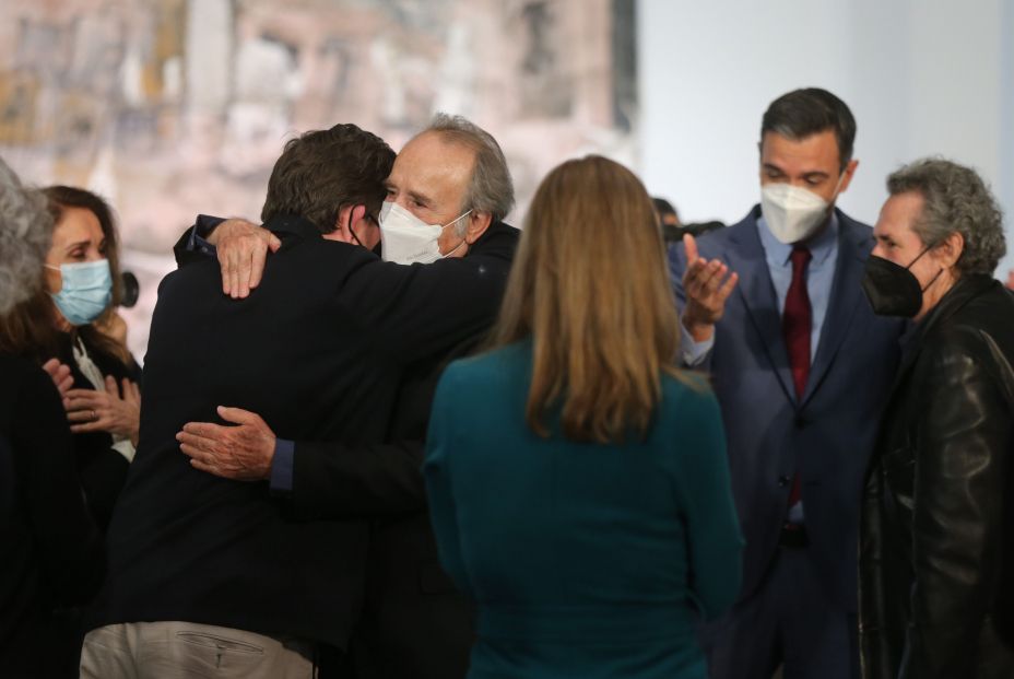 Joan Manuel Serrat, "el niño eterno", recibe "muy emocionado" la Gran Cruz de Alfonso X