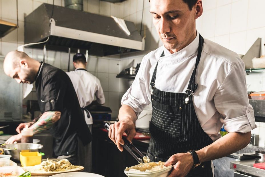 Escrivá plantea subir a 1.123 euros la cuota máxima de autónomos y rebajar la mínima a 202 euros Escrivá plantea subir a 1.123 euros la cuota máxima de autónomos y rebajar la mínima a 202 euros