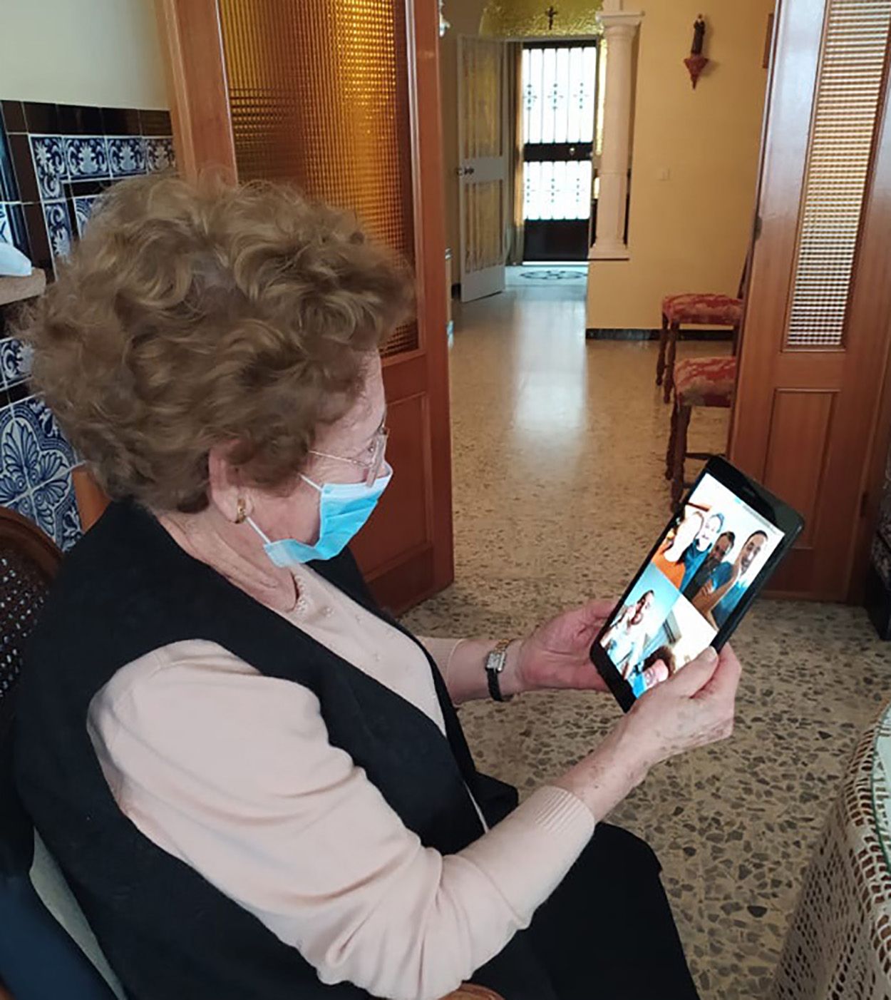 Mujeres mayores y exclusión digital: "Falta formación e información, no es que una sea tonta"