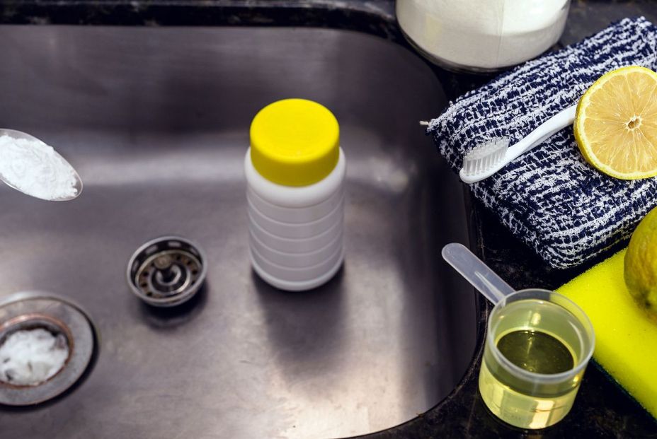 Desatascar el fregadero Desatascar el fregadero