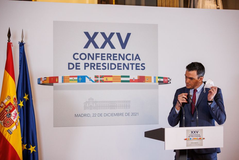 EuropaPress 4161419 presidente gobierno pedro sanchez quita mascarilla conferencia presidentes EuropaPress 4161419 presidente gobierno pedro sanchez quita mascarilla conferencia presidentes