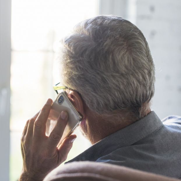 Barcelona habilita un teléfono para asesorar a los mayores que tengan problemas con su banco Barcelona habilita un teléfono para asesorar a los mayores que tengan problemas con su banco