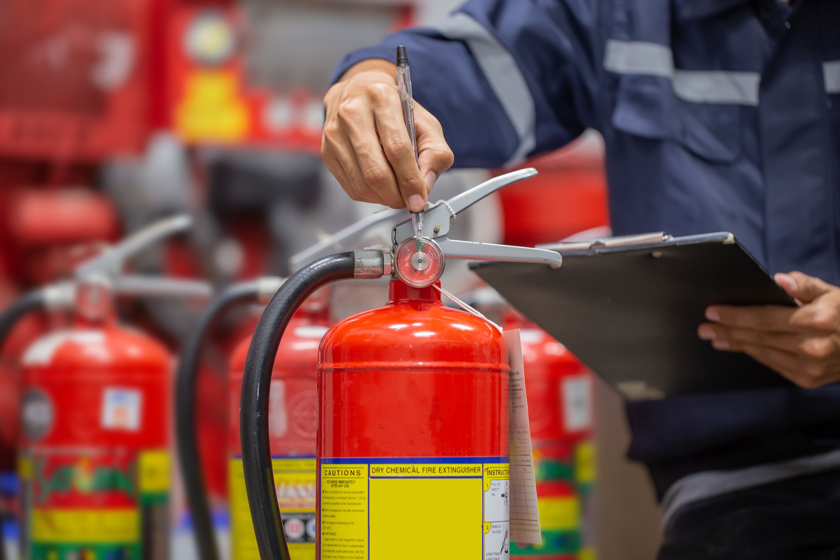 Los 3 pasos que debes seguir para usar correctamente un extintor en caso de incendio