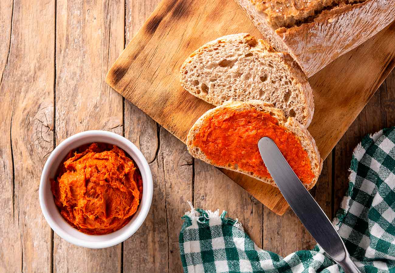 Estas tostas de sobrasada y queso tienen un secreto para que estén de chuparse los dedos. Foto: Bigstock