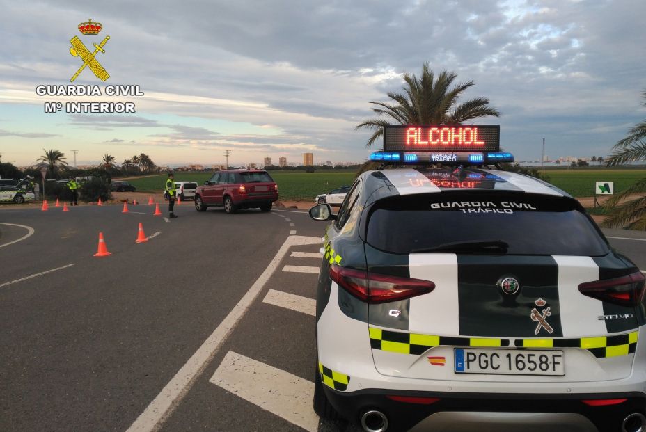 EuropaPress coche guardia civil control alcoholemia EuropaPress coche guardia civil control alcoholemia